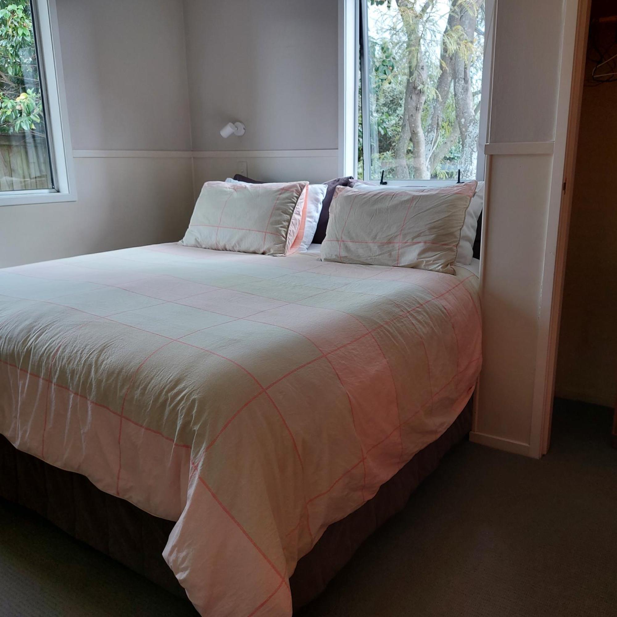 Bed And Breakfast Happy Home Taupo Accommodation Kültér fotó